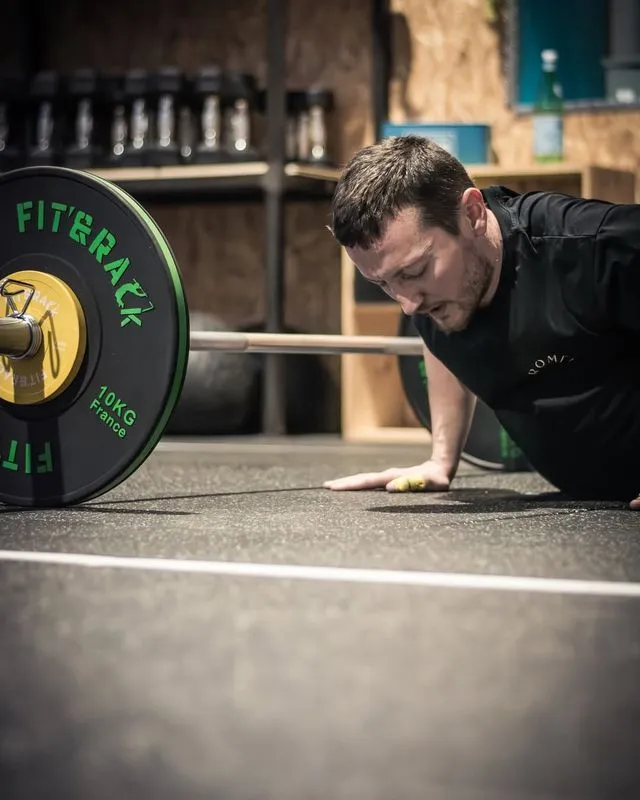 Athlètes en plein entraînement functional fitness à Hornets Factory Mazamet.