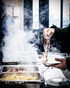 Vapeur sortant d'un réchauffe-plat lors d'un Brunch Factory à CrossFit Mazamet.